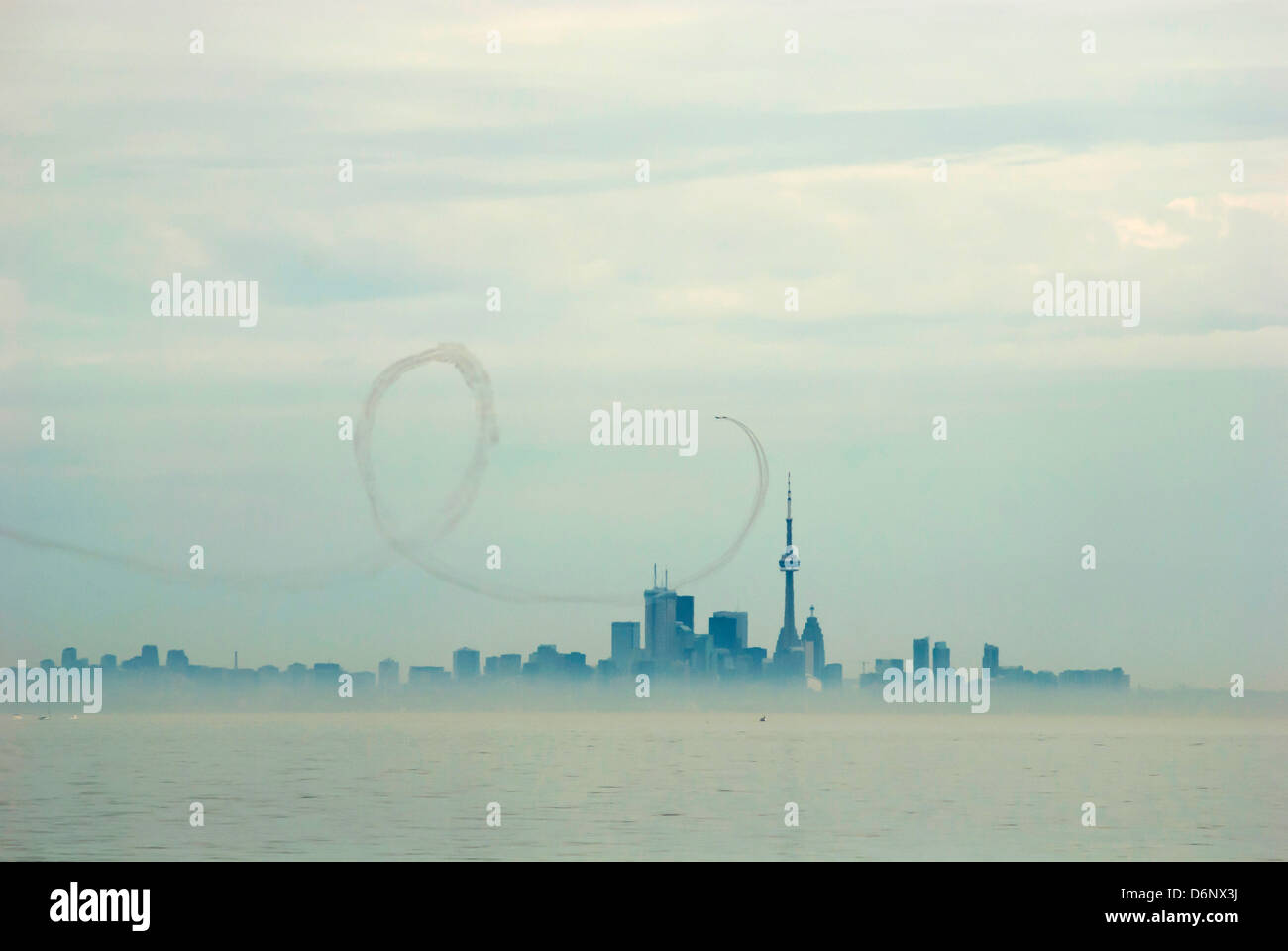 Jets flying over Toronto during avia show on Labour Day Stock Photo Alamy