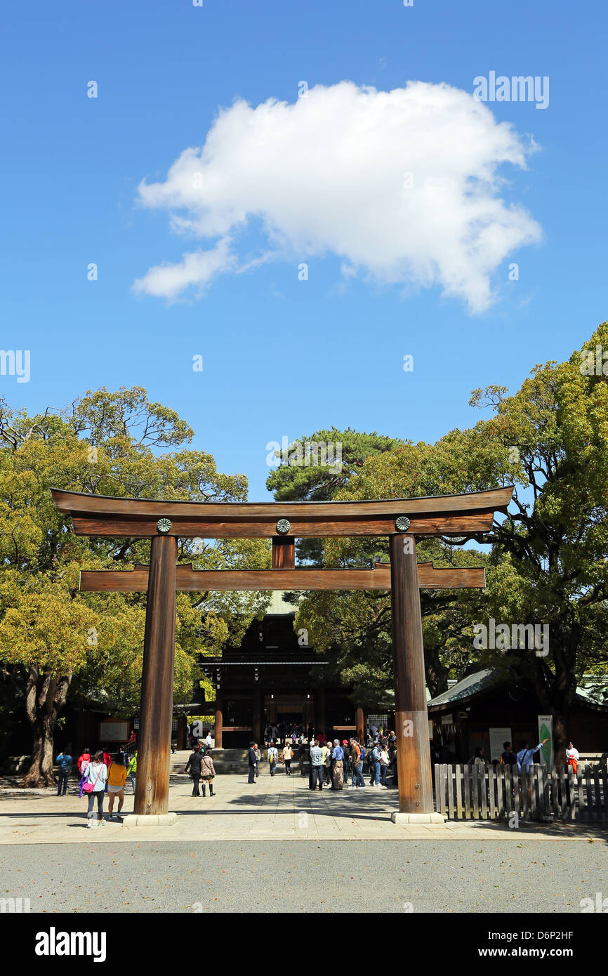 Torii Gate of the Meiji Shrine in Yoyogi Park in Harajuku, Tokyo, Japan Stock Photo