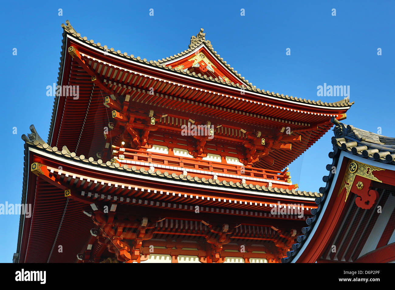 Oriental architecture of the roof of the Sensoji Asakusa Kannon Temple, Tokyo, Japan Stock Photo