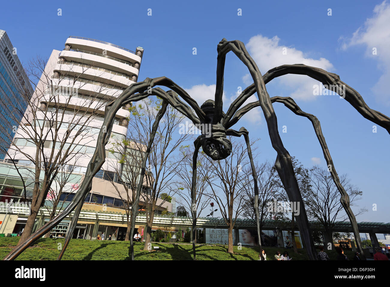 The statue of a giant spider called Maman in Roppongi Hills, Tokyo