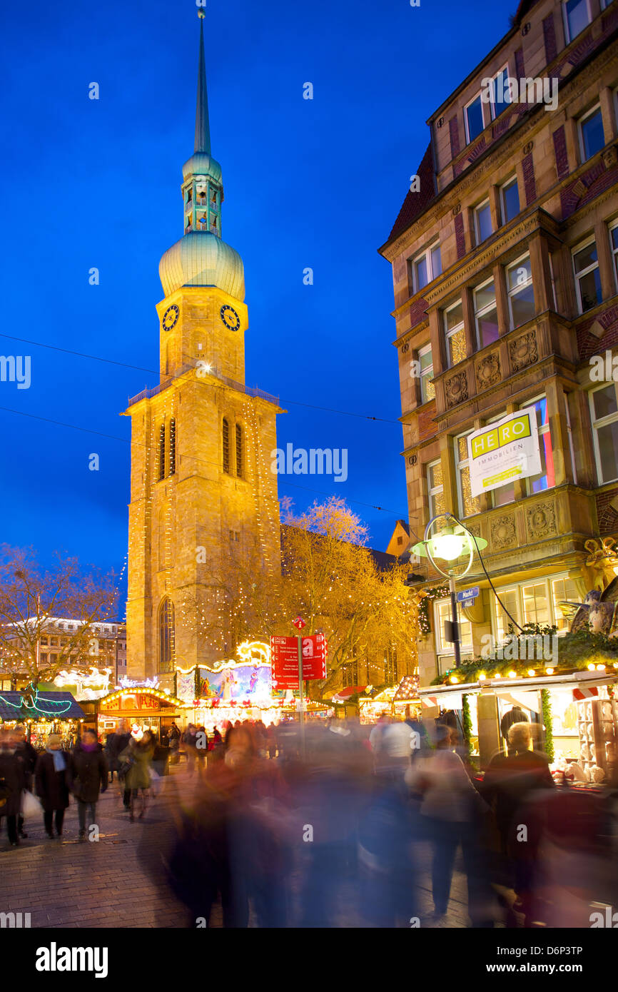 St. Reinoldi Church and Christmas Market at dusk, Dortmund, North Rhine-Westphalia, Germany, Europe Stock Photo
