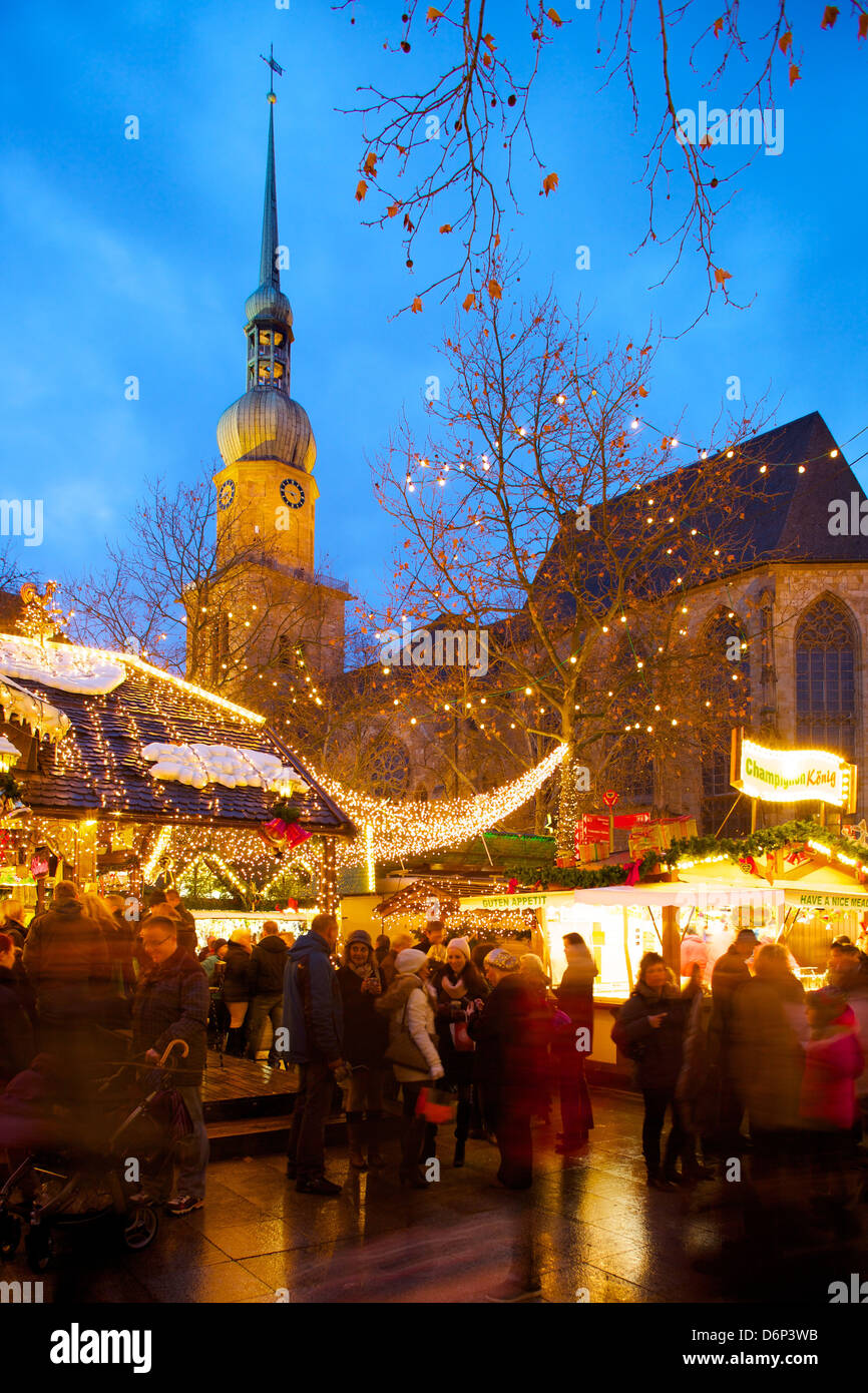 St. Reinoldi Church and Christmas Market at dusk, Dortmund, North Rhine-Westphalia, Germany, Europe Stock Photo