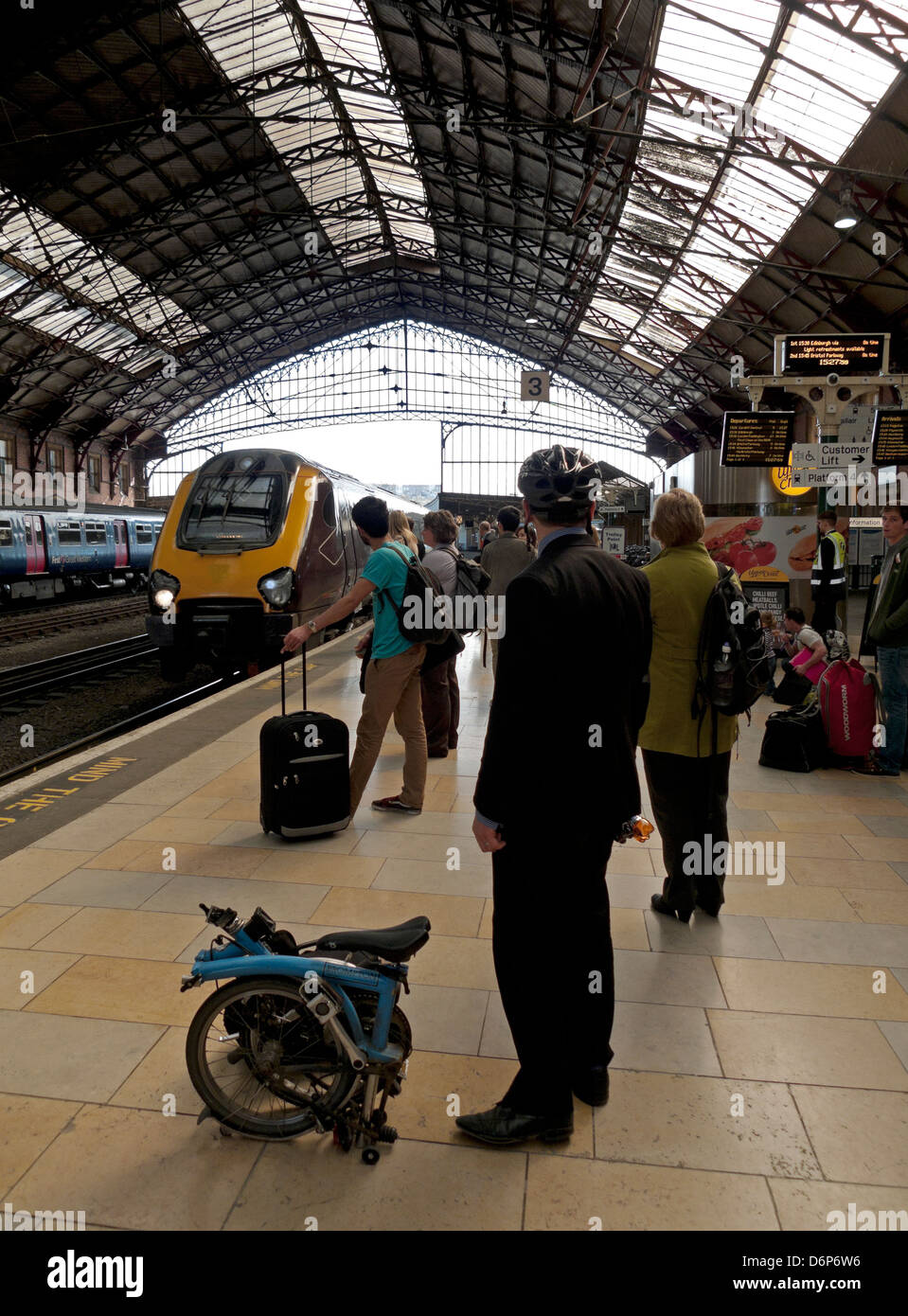 Bristol temple meads station platform hires stock photography and images Alamy