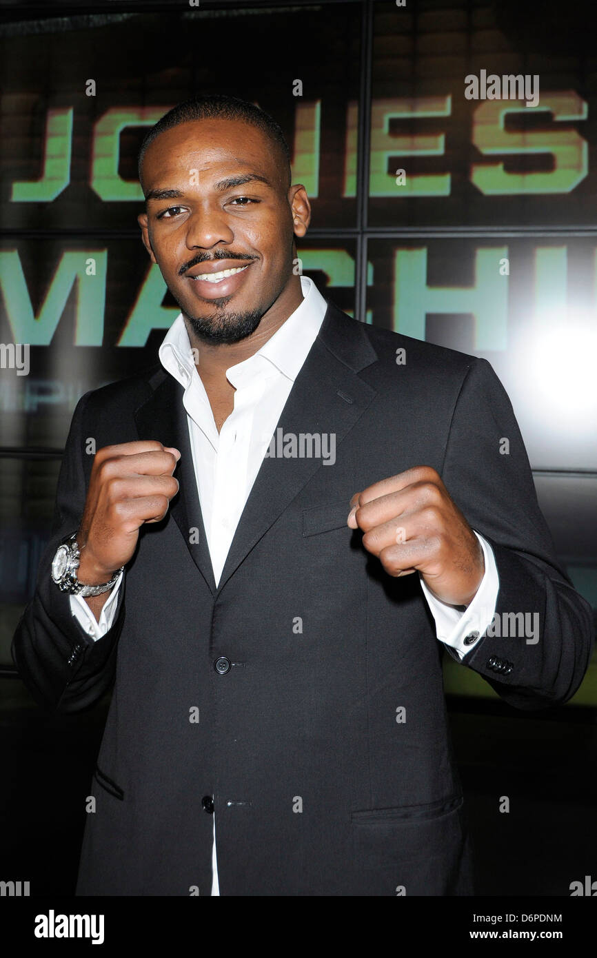 Current ufc light heavyweight champion hot sale