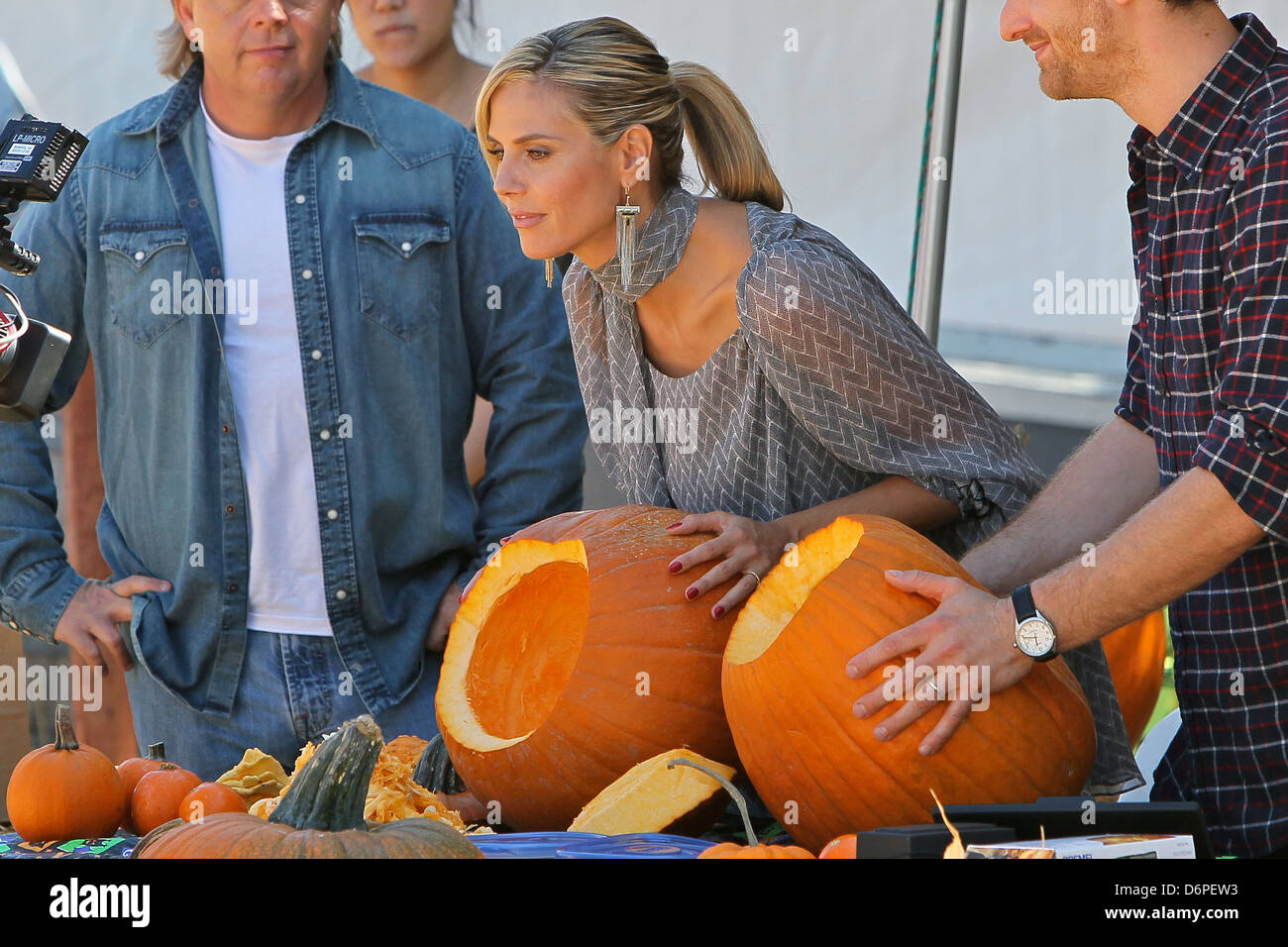 Heidi Klum at Mr Bones Pumpkin Patch in west Hollywood, filming a(00)