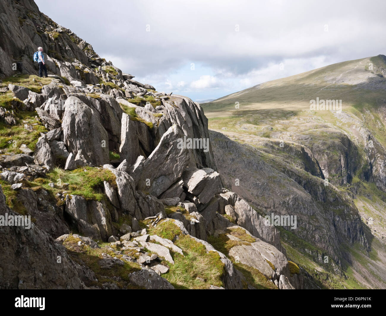 A female hill walker enjoys the view across Devil's Kitchen from Seniors Ridge, Glyder Fawr, Snowdonia. Stock Photo