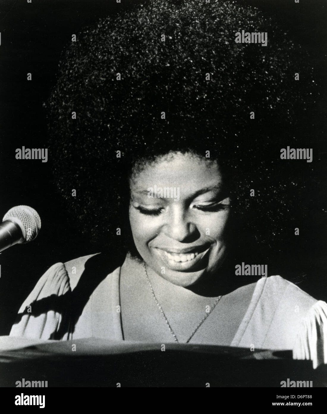 ROBERTA FLACK  Promotional photo of US singer and songwriter  about 1975 Stock Photo