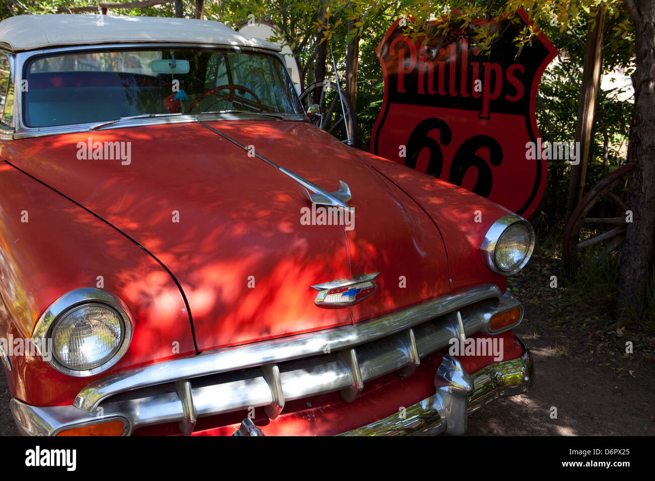 Antique car at a abandoned gas museum, Classical Gas Museum, Embudo