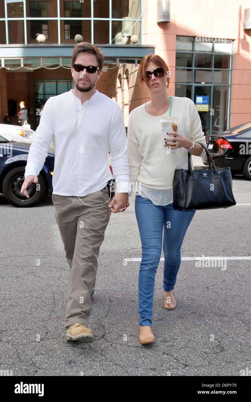 Mark Wahlberg And Rhea Durham Mark Wahlberg Holding Hands With His Wife ...