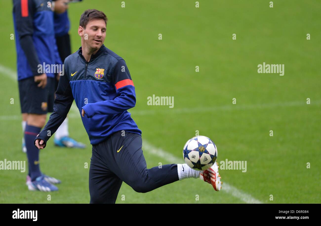 FC Barcelona's Lionel Messi juggles the ball during a training session