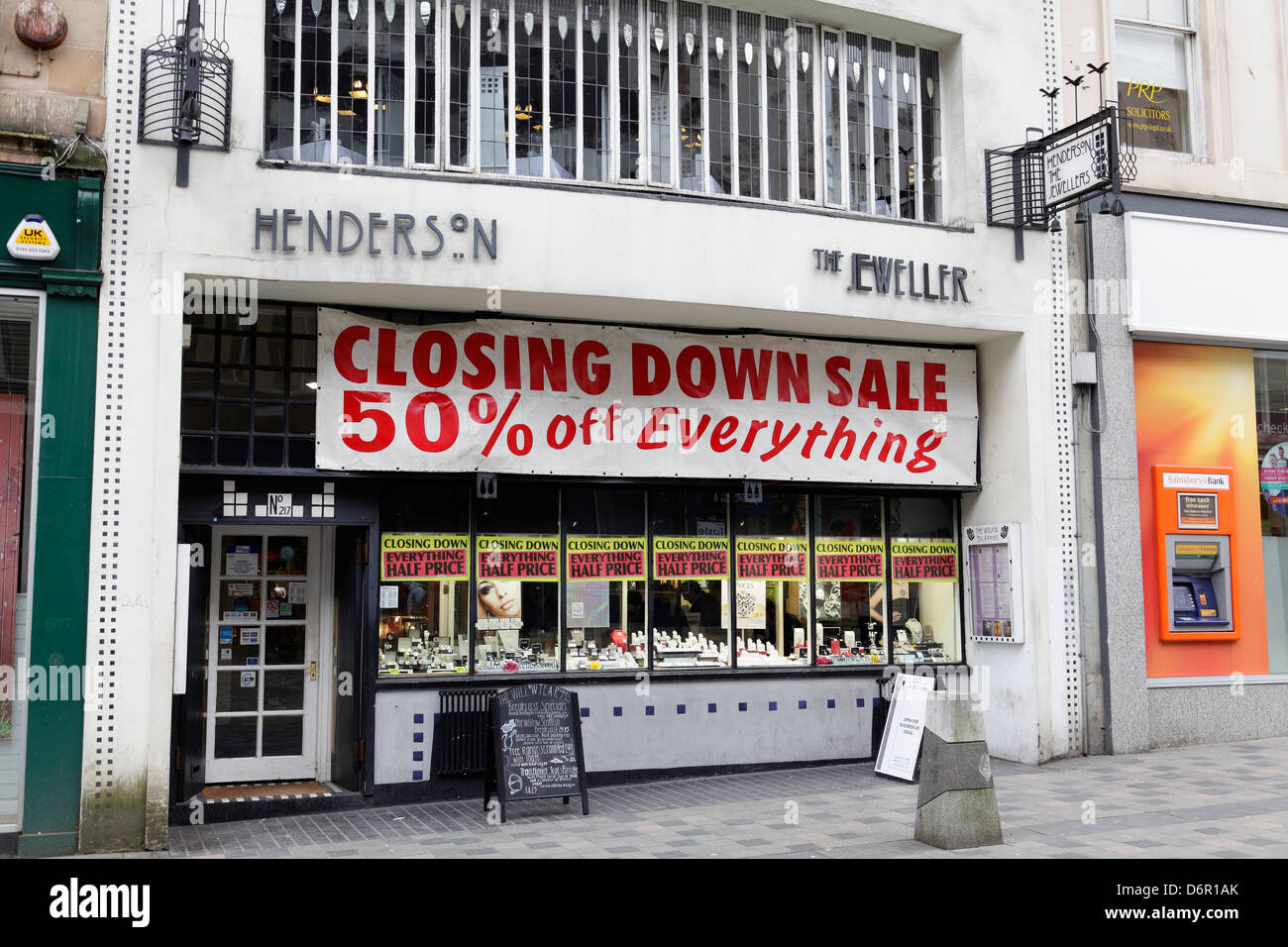 This store is permanently closed. Henderson The Jewellers Closing Down Sale sign, Sauchiehall Street, Glasgow city centre, Scotland, UK Stock Photo