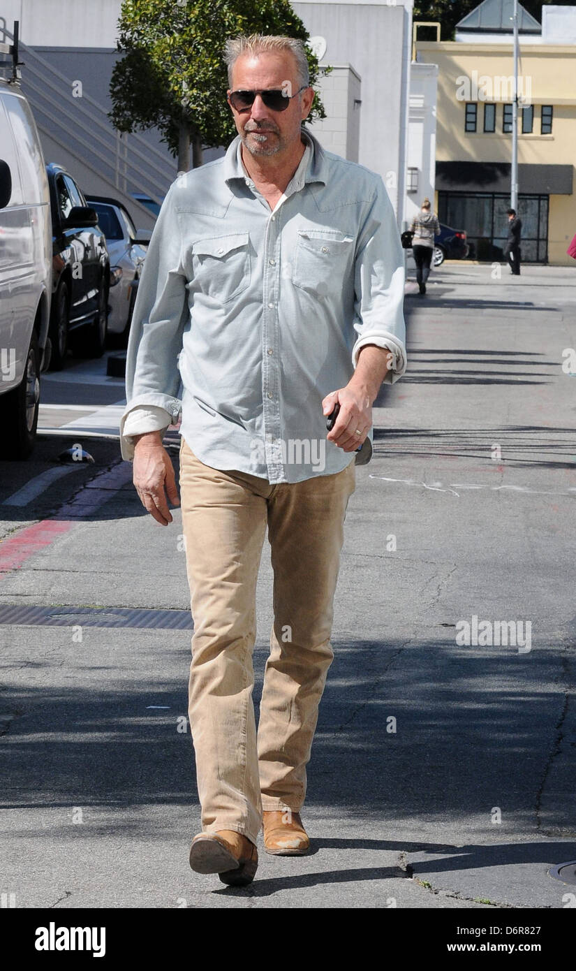 Kevin Costner leaves the Ralph Lauren store in Beverly Hills Los Angeles,  California - 08.03.12 Stock Photo - Alamy