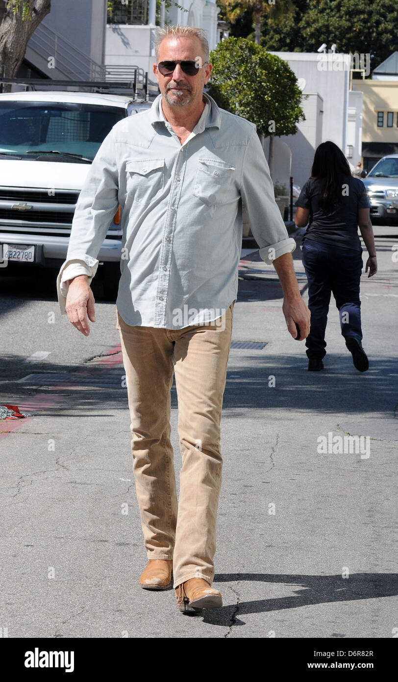 Kevin Costner leaves the Ralph Lauren store in Beverly Hills Los Angeles,  California - 08.03.12 Stock Photo - Alamy