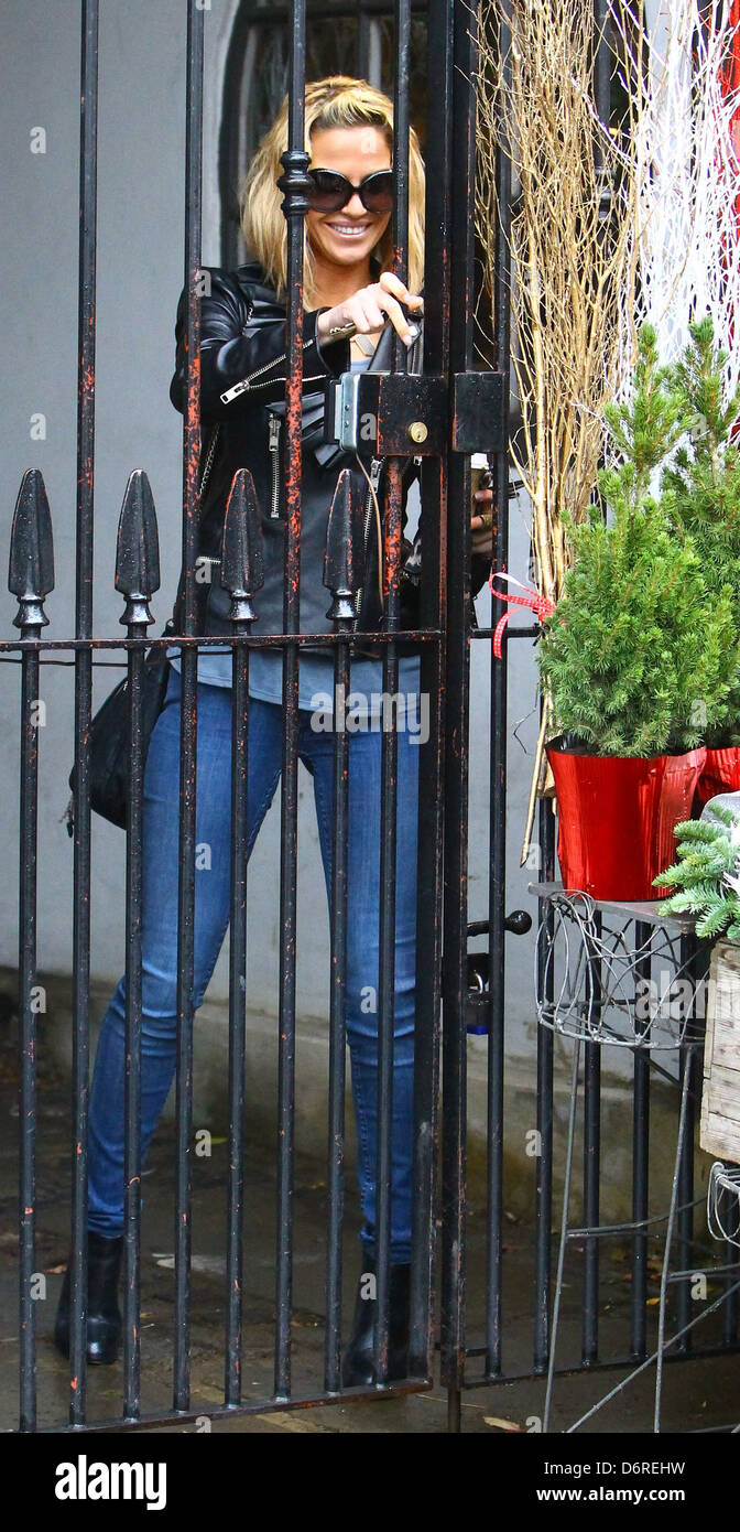 sarah-harding-out-and-about-in-london-wearing-a-black-leather-jacket