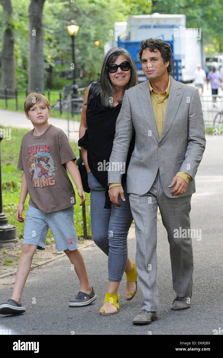 Mark Ruffalo on the film set of 'The Avengers', shooting on location in ...