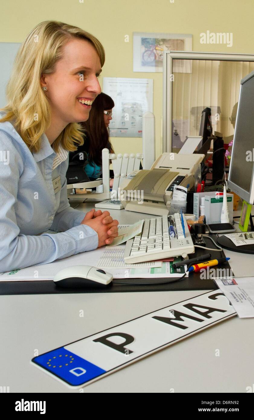 Employee Sarah Lindenberg works at the vehicle registration office in