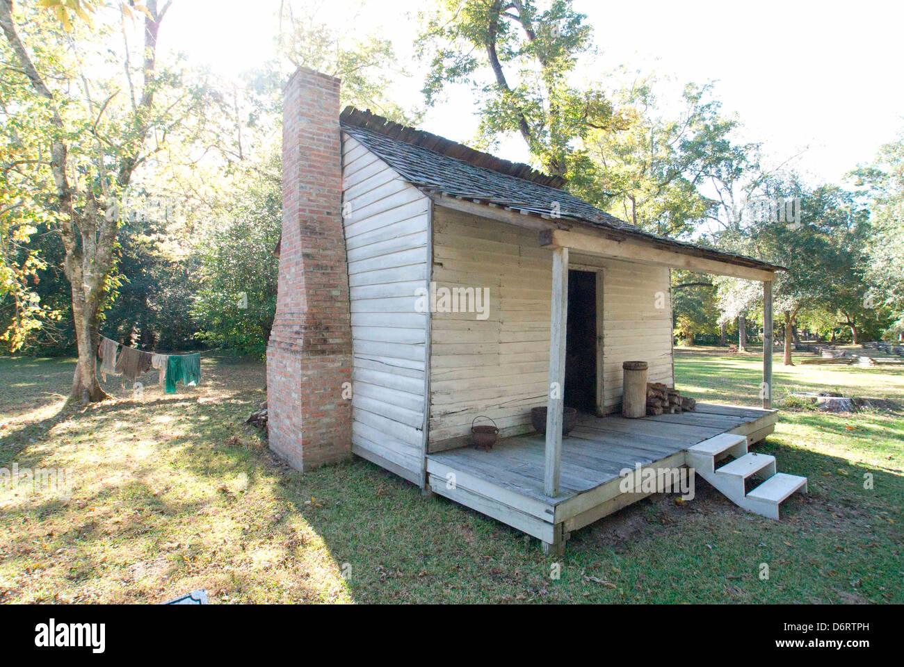 USA, Louisiana, Audubon Memorial Park, Oakley Plantation, slave cabin