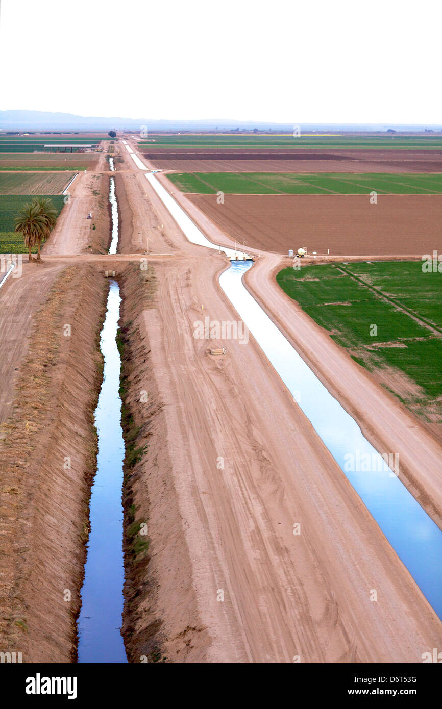 Imperial valley california canal hires stock photography and images Alamy