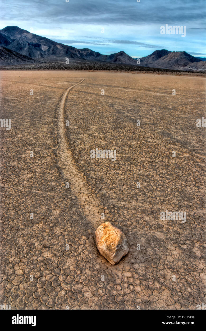 the racetrackvalley of the moving rocksdeath valley national park