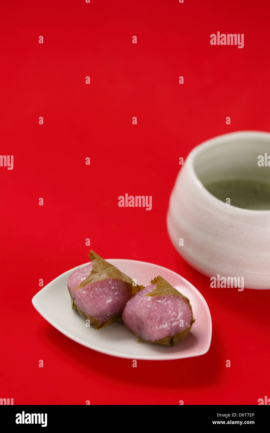 Matcha green tea and Japanese confectionery Stock Photo Alamy