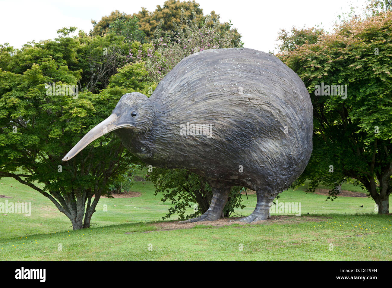 Giant kiwi in Kiwifruit country in te Puke, New Zealand Stock Photo