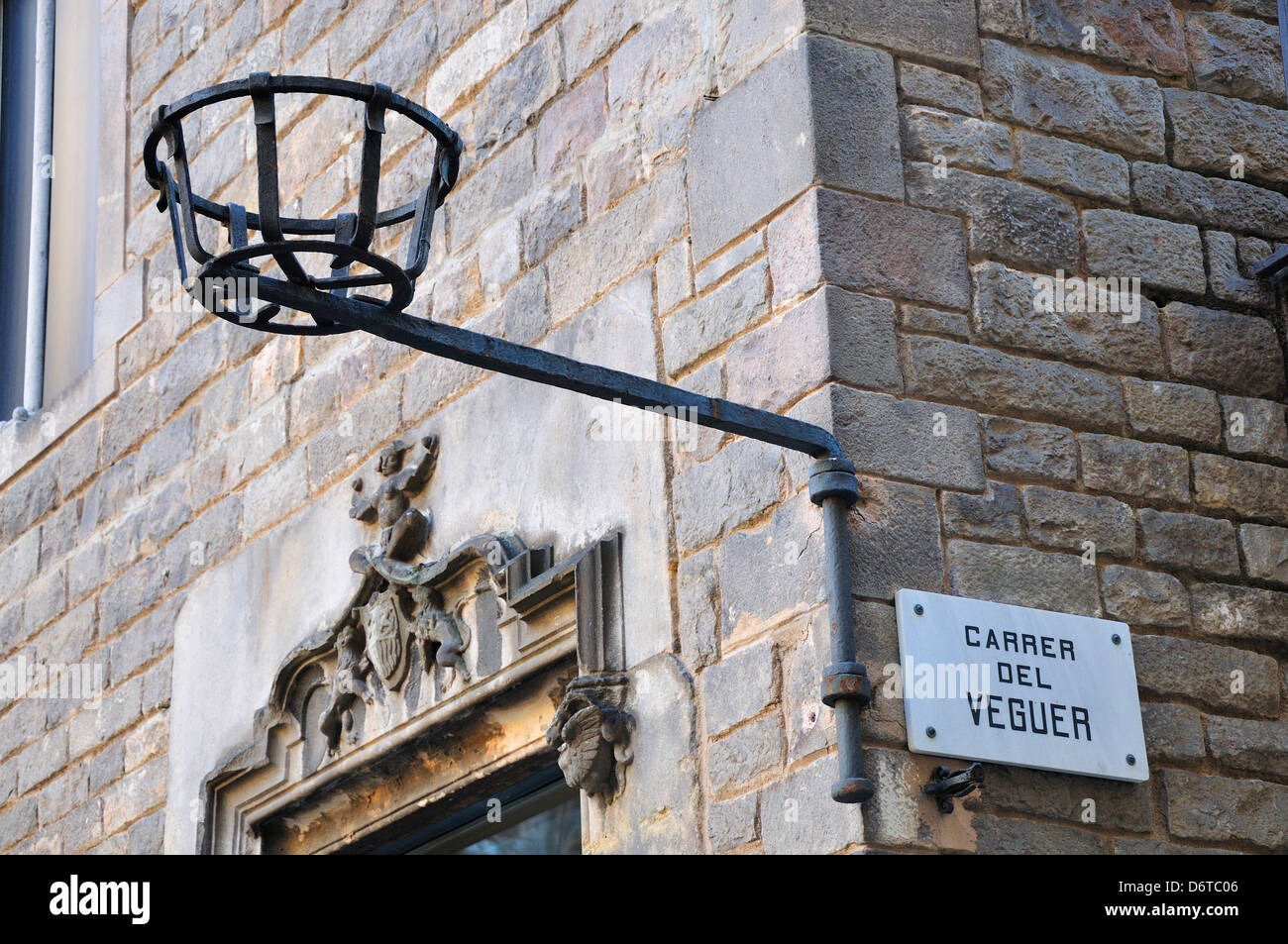 Barcelona, Catalonia, Spain. Medieval streetlamp (replica) in Placa del Rei Stock Photo