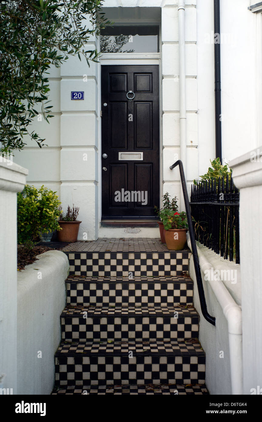 Featured image of post Front Door Steps With Lights : Make sure your front door is clean and then sand it smooth using medium grit sandpaper.