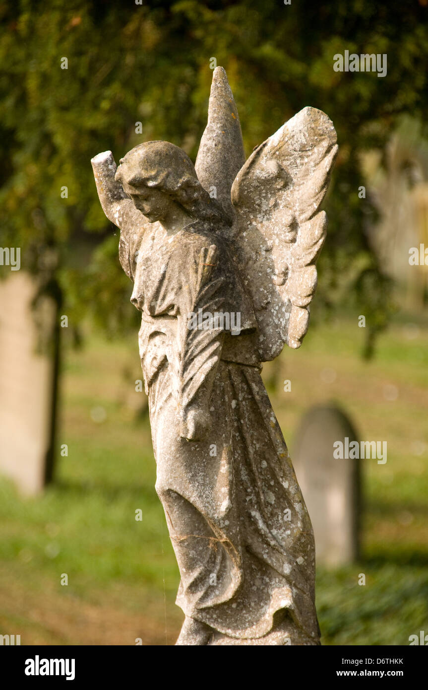 Broken angel statue hires stock photography and images Alamy