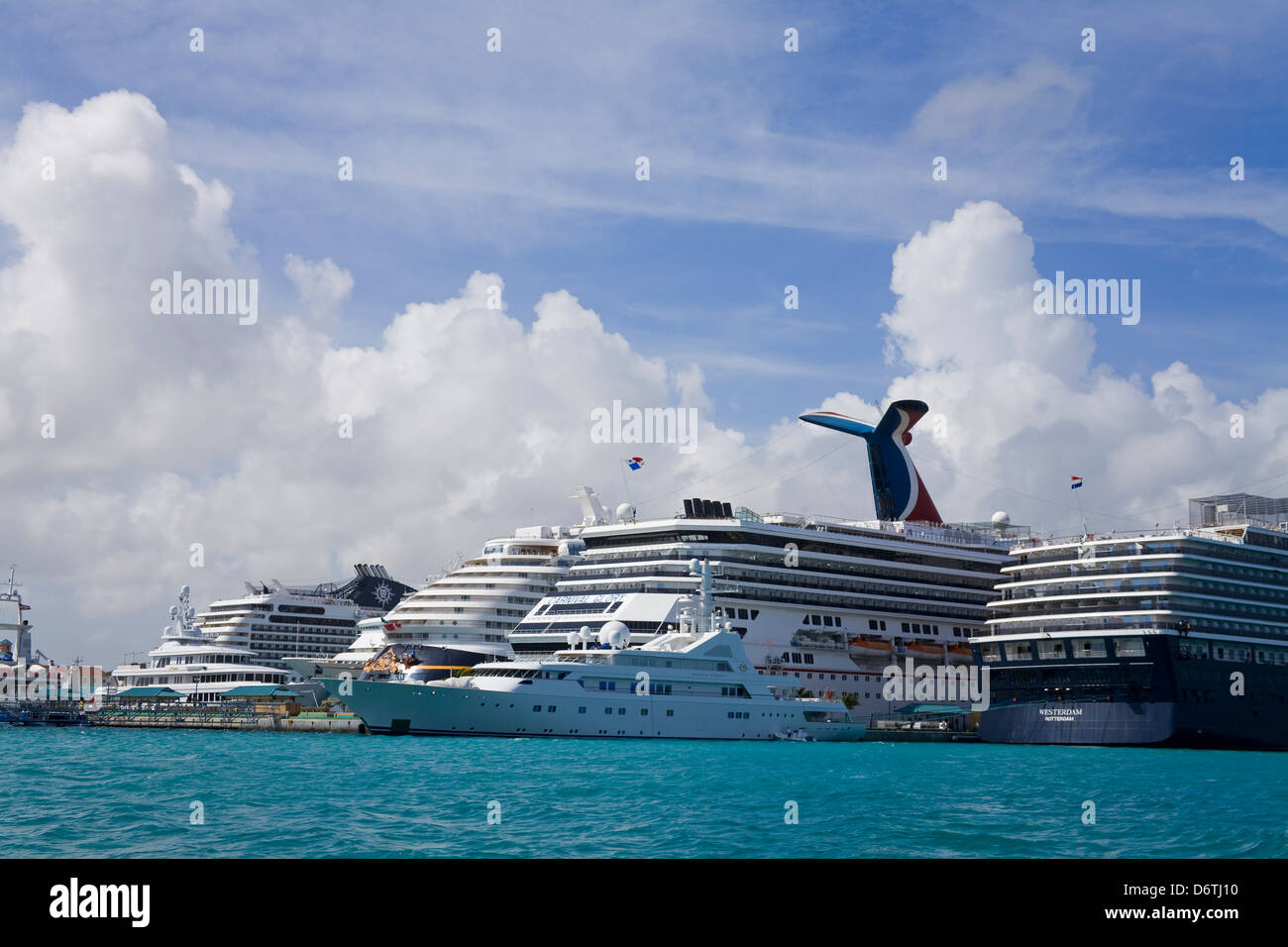 Cruise ships at Prince George Wharf, Nassau, New Providence Island, Bahamas Stock Photo