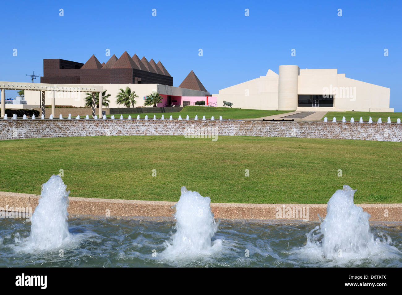 Fountain In Garden At A Museum Art Museum Of South Texas Corpus