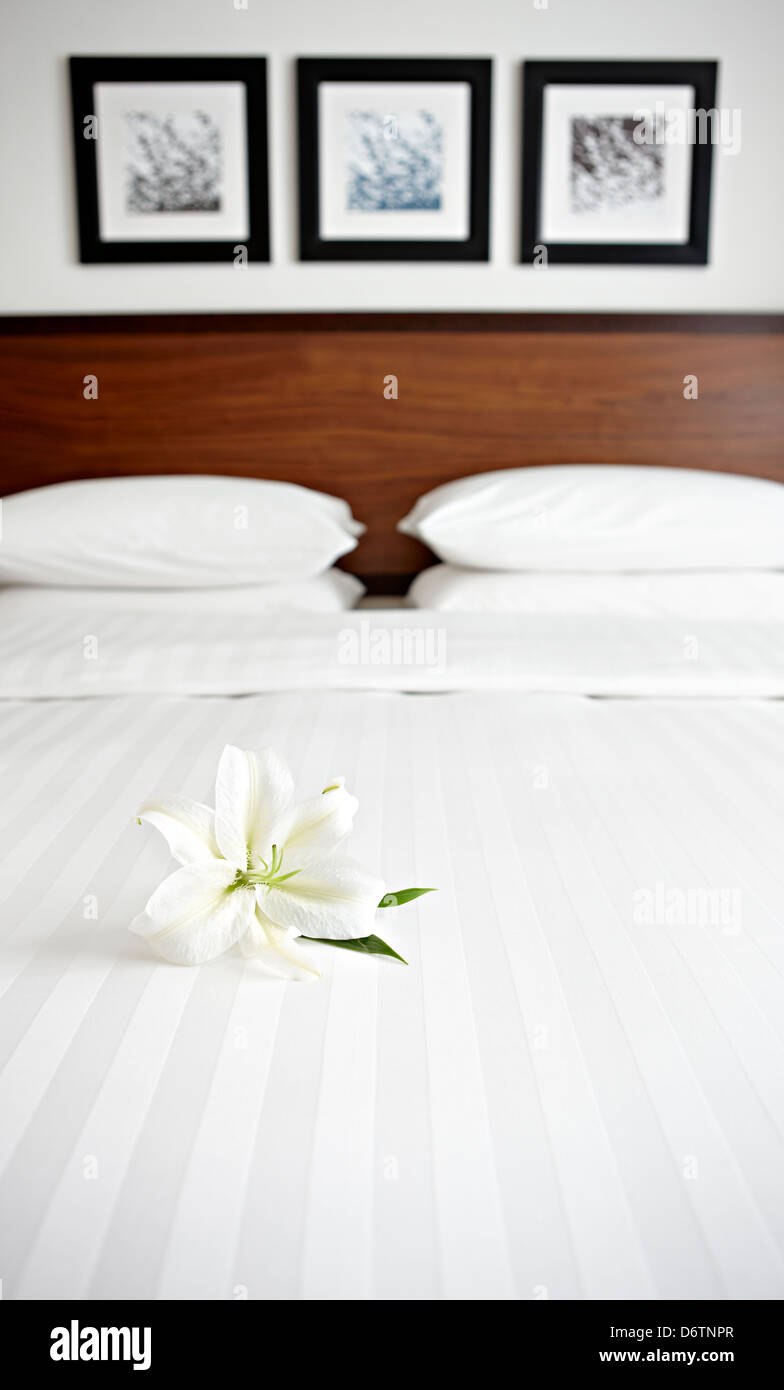 crisp made bed linen hotel Stock Photo Alamy