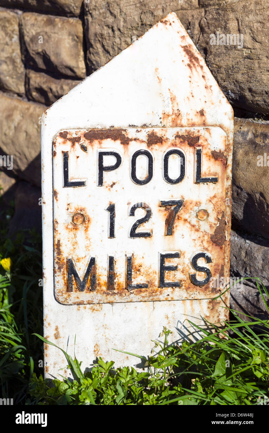 Mile marker at the beginning of the Leeds to Liverpool Canal at Holbeck, Leeds, West Yorkshire, UK Stock Photo