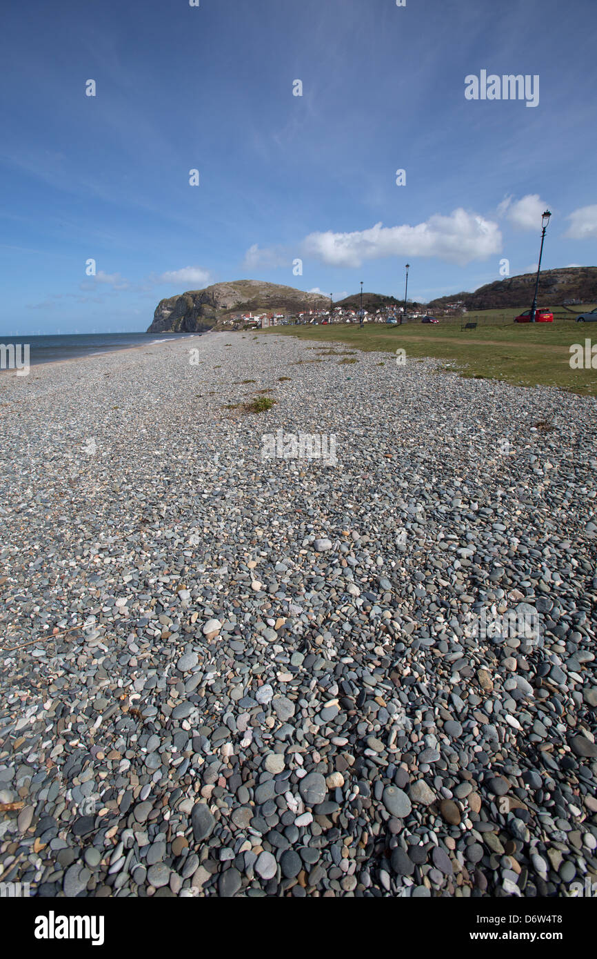 The town of Llandudno, Wales. Picturesque sunny view of the shingle beach on the north shore of Llandudno. Stock Photo