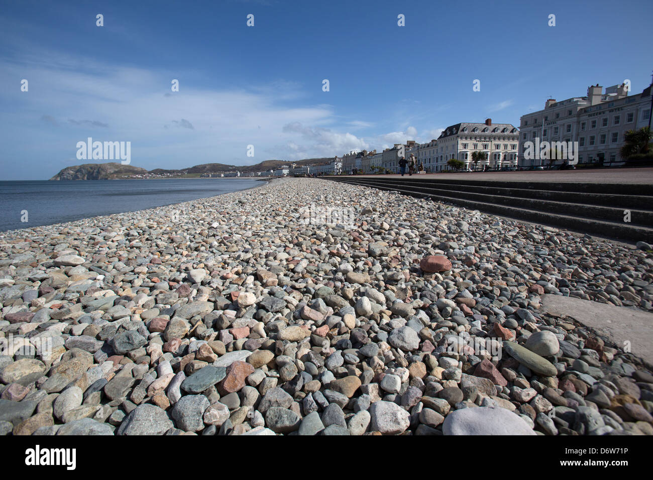 The town of Llandudno, Wales. Picturesque sunny view of the shingle beach on the north shore Llandudno. Stock Photo