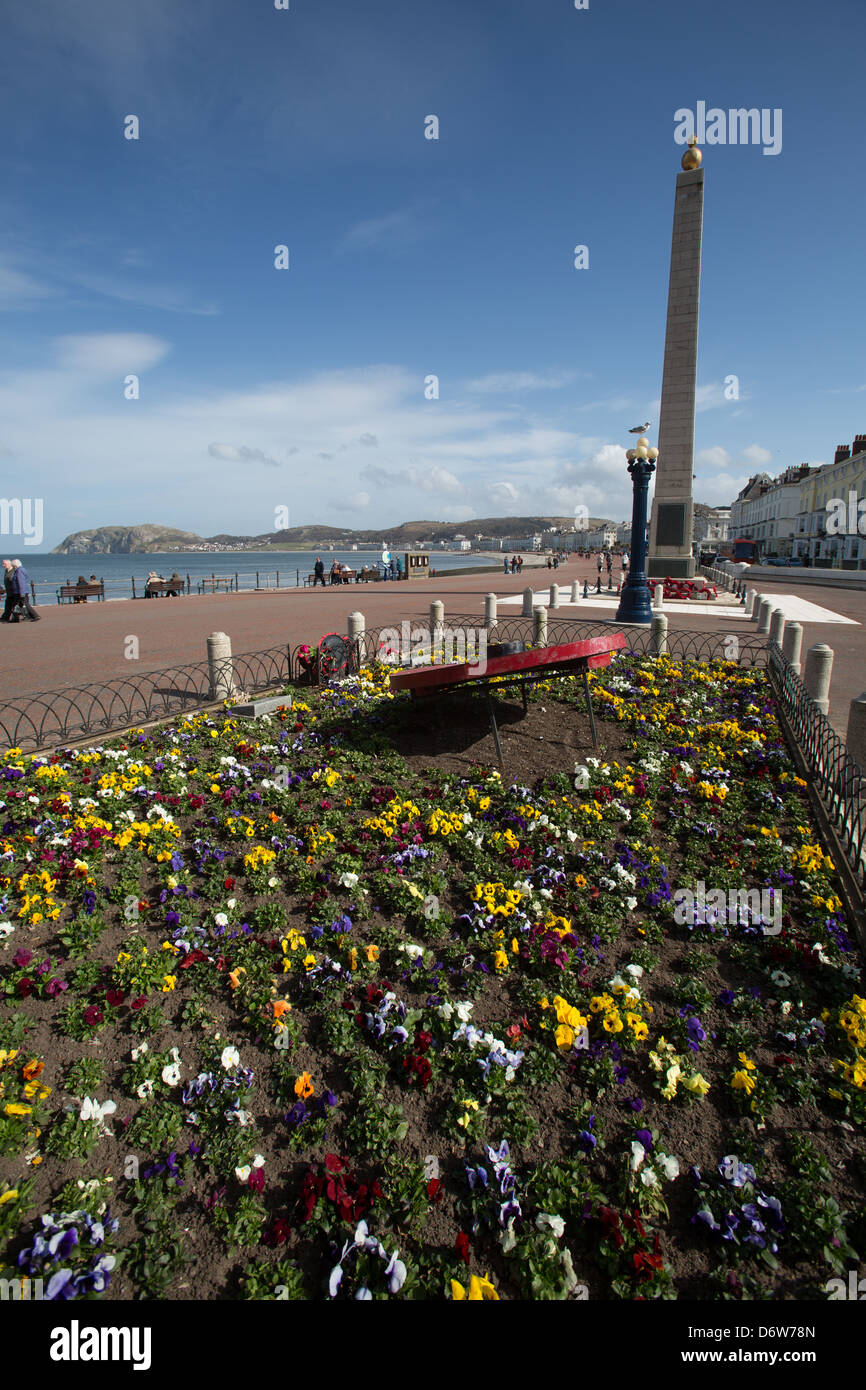The town of Llandudno, Wales. Picturesque sunny spring view of the promenade at Llandudno’s north shore. Stock Photo