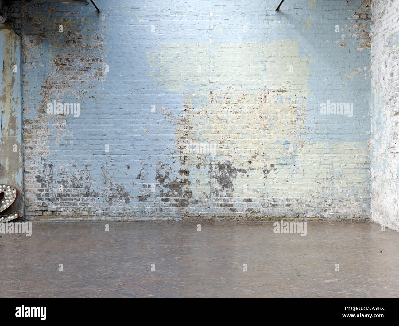 Cream painted brick wall hi-res stock photography and images - Alamy