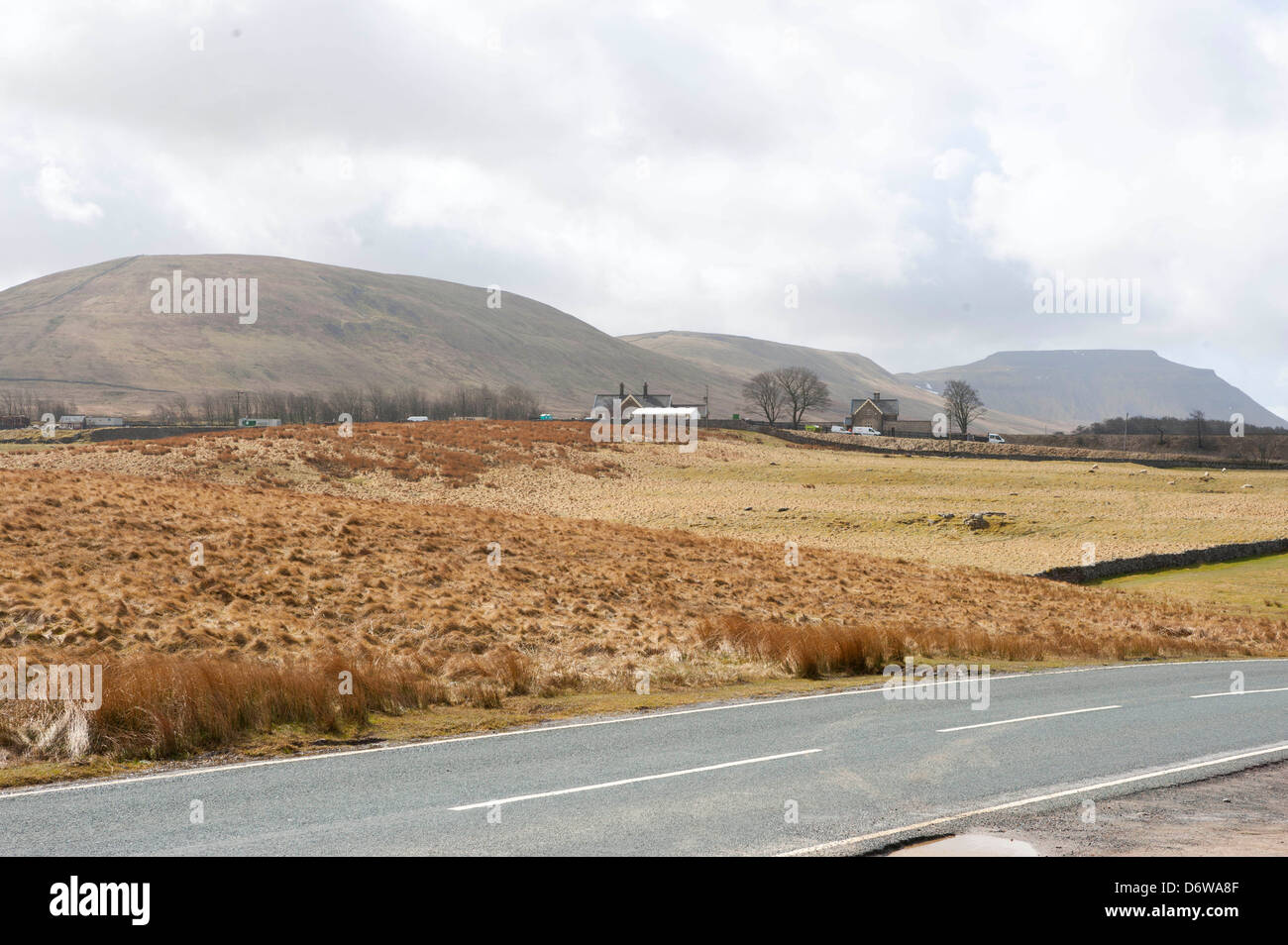 Ribblehead station with Simon Fell and Ingletborough in background Stock Photo