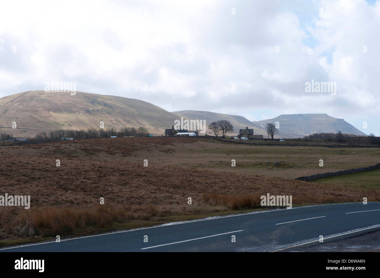 Ribblehead station with Ingleborough and Simon Fell in background Stock Photo