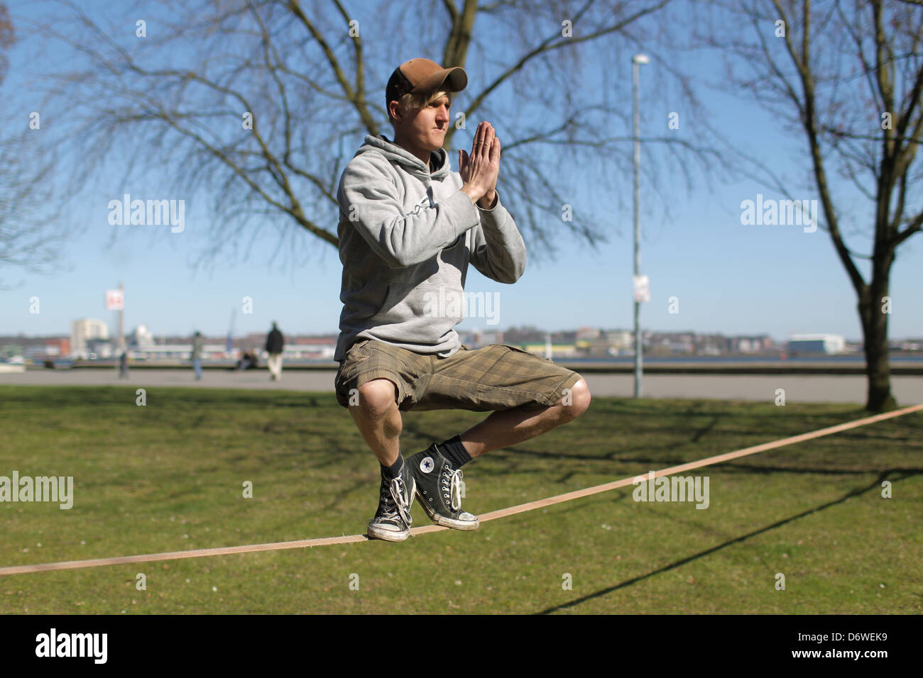 Sagging rope hi-res stock photography and images - Alamy