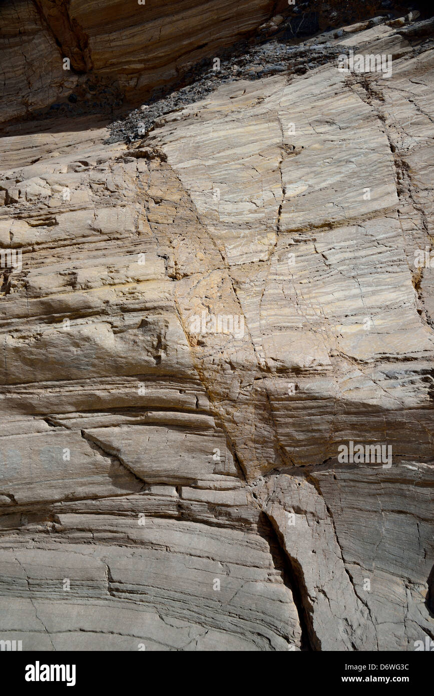 Fault through rock layers hires stock photography and images Alamy