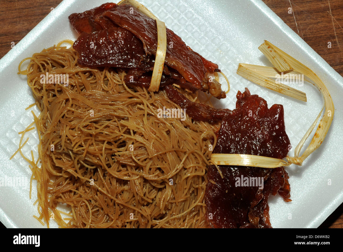 Thailand, Khon kaen, Thai stir fried noodles with barbeque pork, popular take-away snack from street food vendors Stock Photo