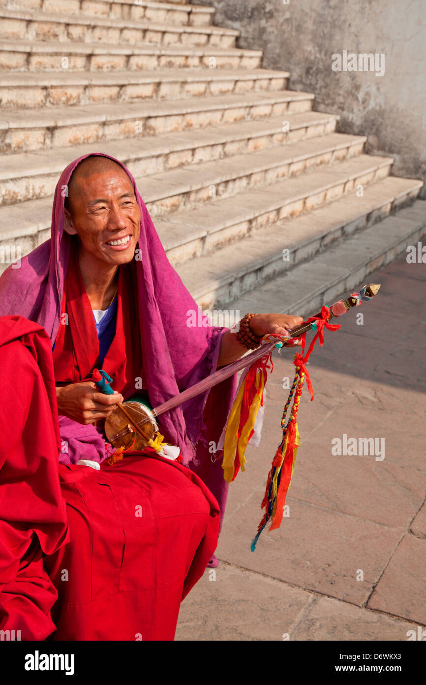 Two stringed hi-res stock photography and images - Alamy