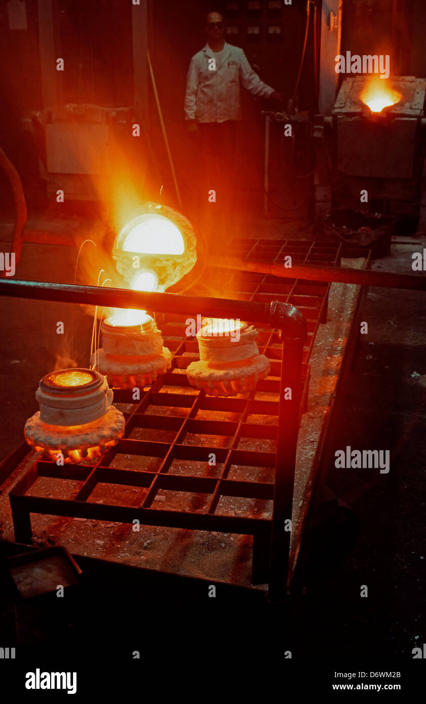 Pouring molten metal titanium hires stock photography and images Alamy