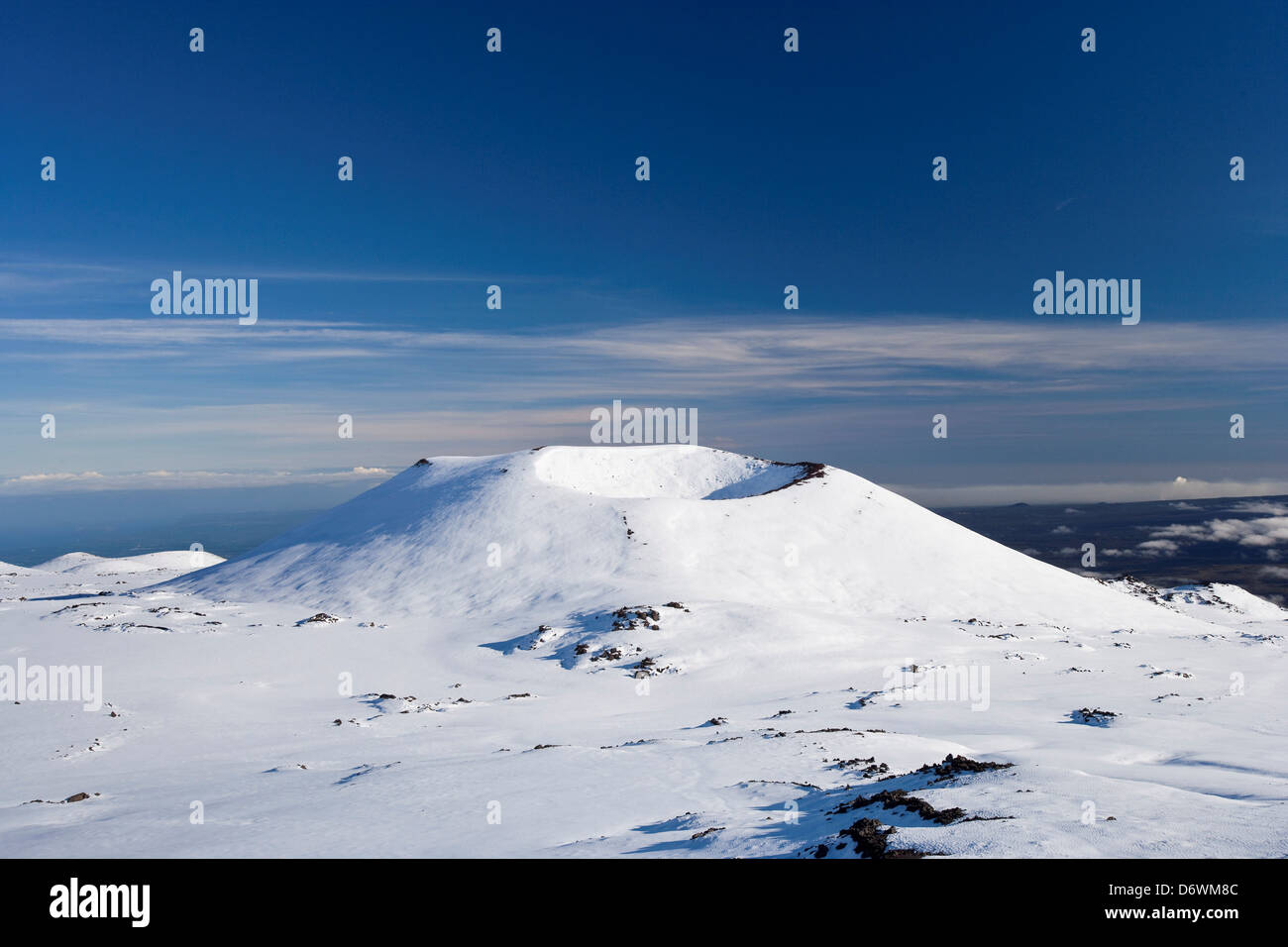 Hawaii, Cinder cones in snow atop Mauna Kea Stock Photo Alamy