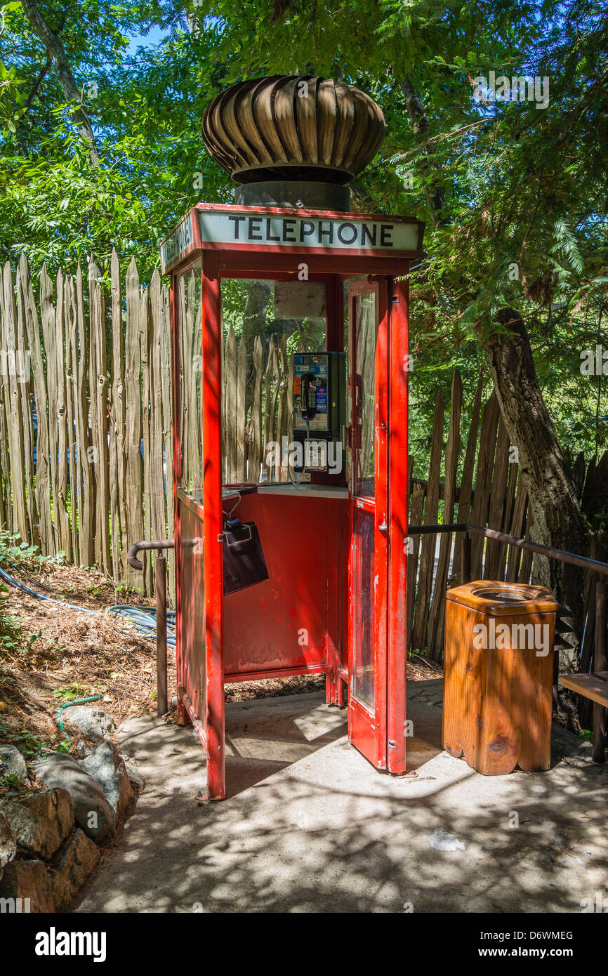American red telephone booth hi-res stock photography and images - Alamy