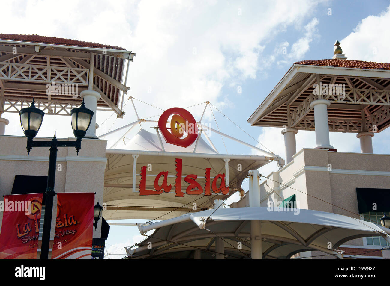 Entrance to La Isla Shopping Village mall in the Zona Hotelera, Cancun, Quintana Roo, Mexico Stock Photo