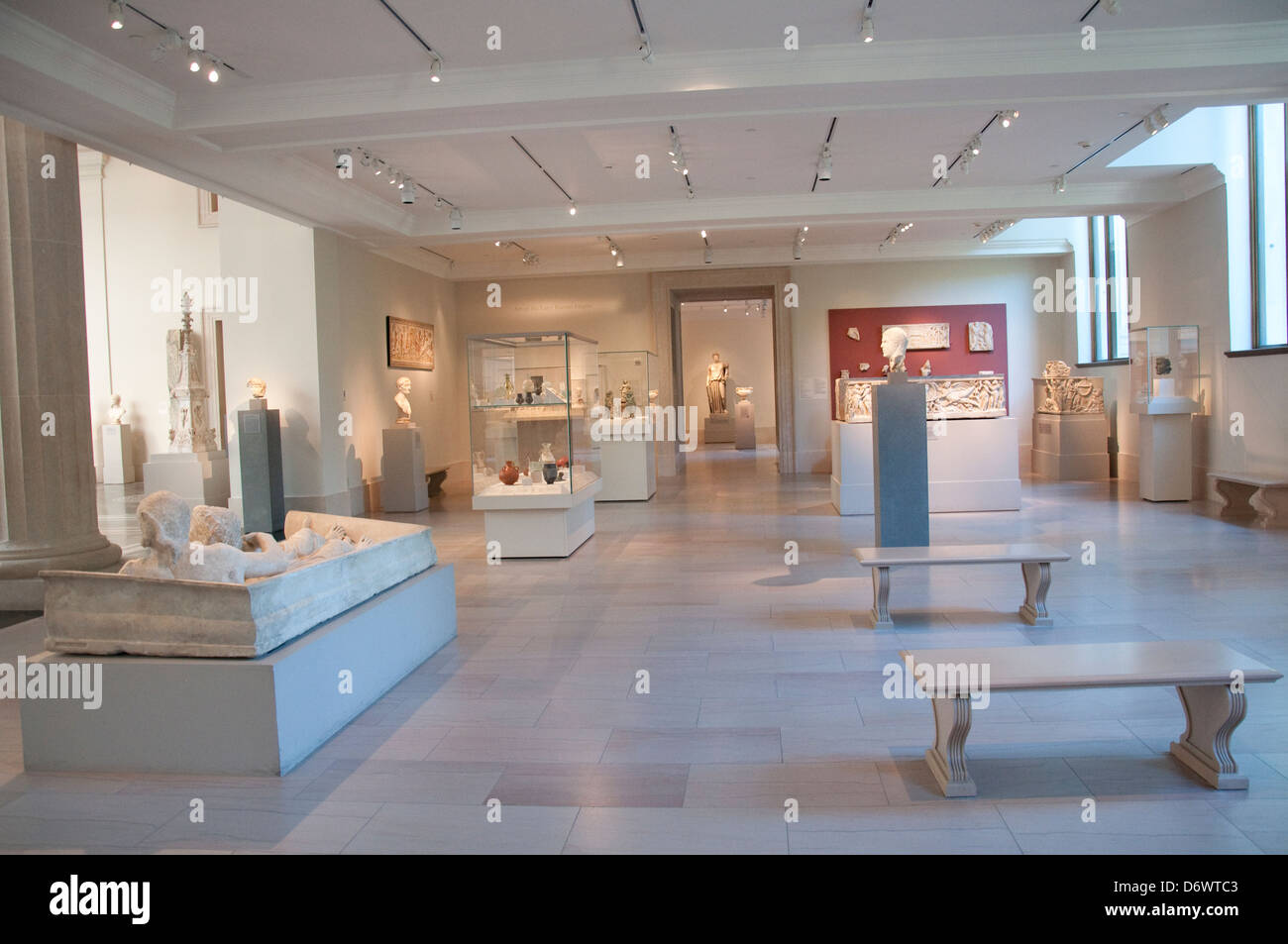The Greek and Roman Art Gallery in the Metropolitan Museum ...