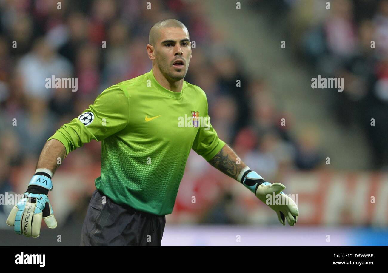 Barcelona's goalkeeper Victor Valdes during the UEFA Champions League semi final first leg soccer match between FC Bayern Munich and FC Barcelona at the Arena in Munich, Germany, 23 April 2013. Photo: Andreas Gebert/dpa Stock Photo