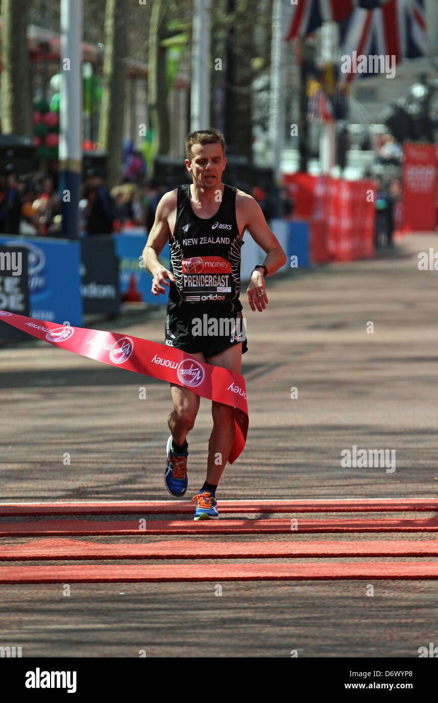 TIM PRENDERGAST of New Zealand completes the 2013 London Marathon in the  T13 category Stock Photo - Alamy