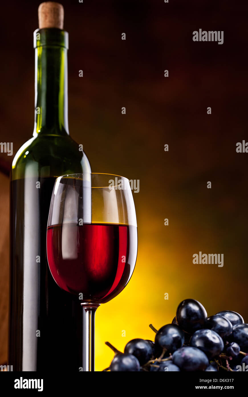 Still life with wine bottle, glass and grapes Stock Photo - Alamy
